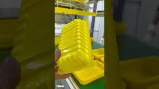 Miniature : How It's Made: Plastic Containers at Lightning Speed! ⚡