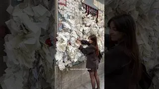 Miniature : Calle de los deseos, un endroit magique pour faire vos voeux 💌✨📍 Calle de la Escalinata 7, Madrid