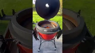 Miniature : Test de la Joetisserie Kamado Joe – Le gigot parfait au barbecue !