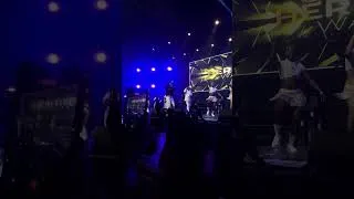 Miniature : #InnossB - Makolo Milayi (Live au Zénith de Paris)