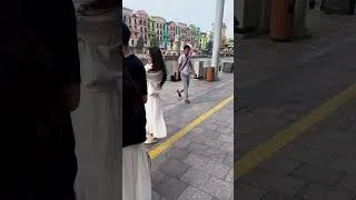 Miniature : Une Journée À Se Perdre Dans Les Rues