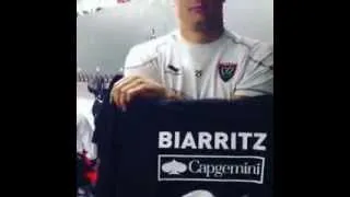 Miniature : Burrda Sport floque Biarritz et ses sponsors au dos d'un sweat d'entrainement du RCT !