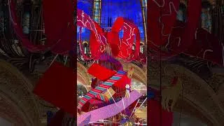 Miniature : Le sapin géant des Galeries Lafayette Paris Haussmann est officiellement illuminé ! #illuminations