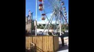 Miniature : Tivoli World : Une nacelle de la grande roue s'écrase au sol