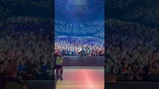 Miniature : Quel moment ..! ✨✨✨ Quand le public éclaire le 3ème Bercy de cette tournée #OnEnParleTour2024 🎸🔥