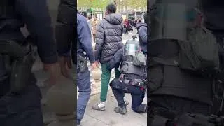Miniature : La police française et les contrôles au faciès, aux fouilles corporelles racistes et dégradantes.