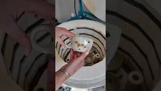 Miniature : J’ai peint mon filleul sur une tasse #ceramic #pottery