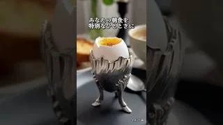 Miniature : 19世紀の食卓には、ステータスや趣味の良さを示すために凝ったデザインの上質な器が並んでいました… #france #アンティーク #銀
