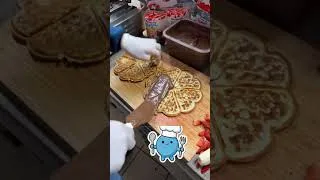 Miniature : The Ultimate Loaded Kinder & Nutella Waffle! 🍓🍫🤤#Gourmandise #ChocolateLover #Foodie 