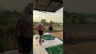 Miniature : Je détruis un club de golf en Thaïlande… en plein swing 😭⛳🇹🇭