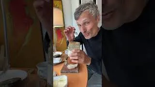 Miniature : How do you say “I spread butter and jam on my bread” in French? Improve your French