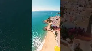 Miniature : 🏖️ "Vue du ciel... cette ville entre mer et soleil est un vrai bijou 🌊🏡✨""Là où chaque .plage