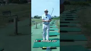 Miniature : Pourquoi utiliser les deux mains au golf🏌️‍♂️ #golfswing #golftips #golf #golftec #conseilsgolf