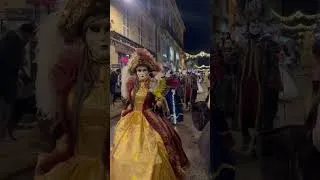 Miniature : Lors de la soirée inaugurale du marché de Noël à Sarlat la parade du Carnaval de Venise.