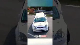 Miniature : Dans le doute, pied au plancher ! #hillclimbracing #hillclimb #honda #hondacivic #automobile #fail