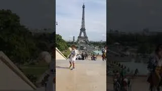Miniature : Raphaël Lhuissier Chevallier - jonglages devant la Tour Eiffel au Trocadéro