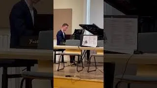 Miniature : Gabriel Durliat  interprète la  "Forlane" de Couperin transcrite par Maurice Ravel