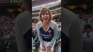 Miniature : Il Détruit Une Balle De Match Pour Sa Mère ! ⚾️