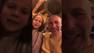 Miniature : Elle me croise dans un restaurant avec son père , elle m'oblige à poster ceci. Je l'adore 😍