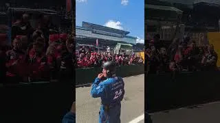 Miniature : L'équipe attend le retour de Takeshi après l'arrivée 😎 #RAC41 #24hmotos #24hdumans #24hleman