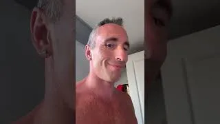 Miniature : Un ado qui peut plus s’enfermer parce qu’il est puni 😂 !