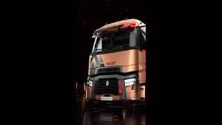 Miniature : This truck owns the road: Renault Trucks Smart Racer2