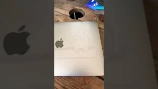 Miniature : 🌞🐾 Le soleil a transformé mon MacBook Pro en œuvre d’art