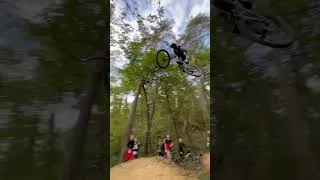 Miniature : My biggest jump ever 🚀 #rideordie🤘🏻 #commencal #vtt #mountainbike #vttdescente