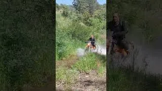 Miniature : 🛟 ktm 690 Enduro in the water ! Moto Offroad en Espagne sans les flotteurs !! 🛟