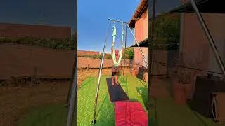 Miniature : La séance 4 a dépassé les 12 000 vues en 24 h… alors voici la séance 5 de yoga aérien 🧘‍♂️ En