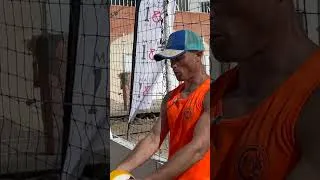 Miniature : Servir smashé avec un ballon Mikasa ça fait quoi ?  #beachvolley #volleyball #mikasa