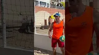Miniature : Servir Smashé avec un  ballon Copaya !  #beachvolley #volleyball #decathlon