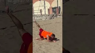 Miniature : Réceptionner différents ballons de beach-volley ça fait quoi ?  #beachvolley #volleyball