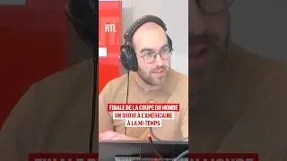Miniature : Finale de la Coupe du Monde : Un show à l'américaine à la mi-temps.