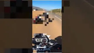 Miniature : chute moto #crash #fail #moto #prudence #shorts