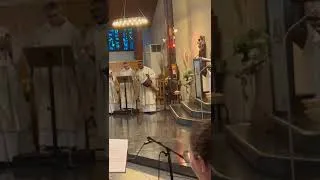 Miniature : Messe de la Nativité de Saint-Jean Baptiste, chant avec le père Omer