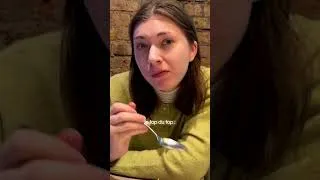 Miniature : C’est à peine si elle m’écoute pendant qu’elle mange le dessert alors bon… #vlog #humour #food