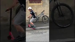 Miniature : Désolé 😞 #trottinettefreestyle #tailwhip #freestyle