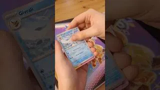 Miniature : On a trouvé beaucoup de #pokemon #evolutionsprismatiques… mais nous, c’est pour ouvrir ! 🤩