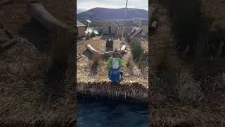 Miniature : Accueil sur les îles flottantes du Lac Titicaca