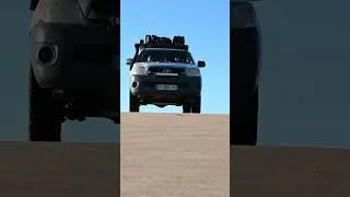 Miniature : Un Toyota dans les dunes du Sahara !