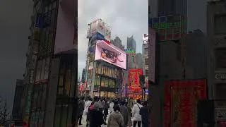 Miniature : Journée à Shinjuku: les bâtiments en 3D c’est la next gen.