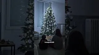 Miniature : Ce soir c'est le réveillon de Noël les enfants se posent devant toute cette magie