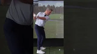 Miniature : Épaules fermées pour chemin de club au golf! #golf #swingdegolf #golflesson #golftips  #shorts