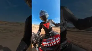 Miniature : MA PREMIÈRE FOIS SUR CIRCUIT TERRE EN SUPERMOTARD À ARAGON !