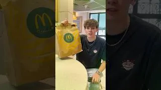 Miniature : Est-ce Qu'on Peut Commander McDo Dans Un McDonald's ?