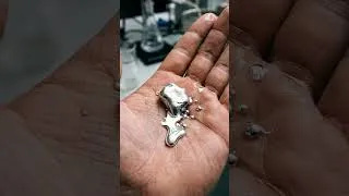 Miniature : Le métal qui se répare tout seul, celui plus rare que l'or qui équipe tous tes appareils.