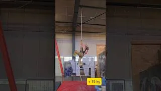 Miniature : 5 m de corde avec l'équipement de pompier 🔥🔥💪💪 #strike #pompier #firefighter #corde #sport