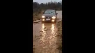 Miniature : Volvo xc70 4X4 IN WATER. SUV 34, rallye raid en famille