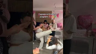 Miniature : My new remix of “Paranaue” 🔥 8 months pregnant🤰🇧🇷 My baby’s first capoeira class 😂🤸‍♀️